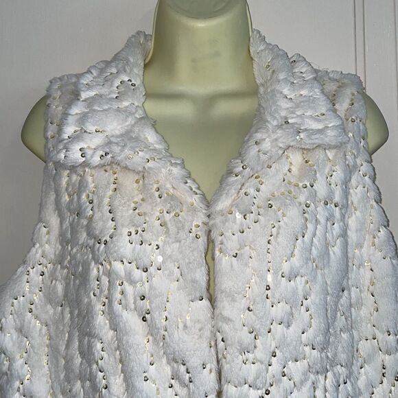 Betsey Johnson white faux fur vest with gold sequins - Picture 2 of 8